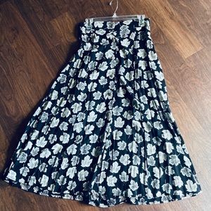 Flowy A Line Midi Length Skirt Vintage